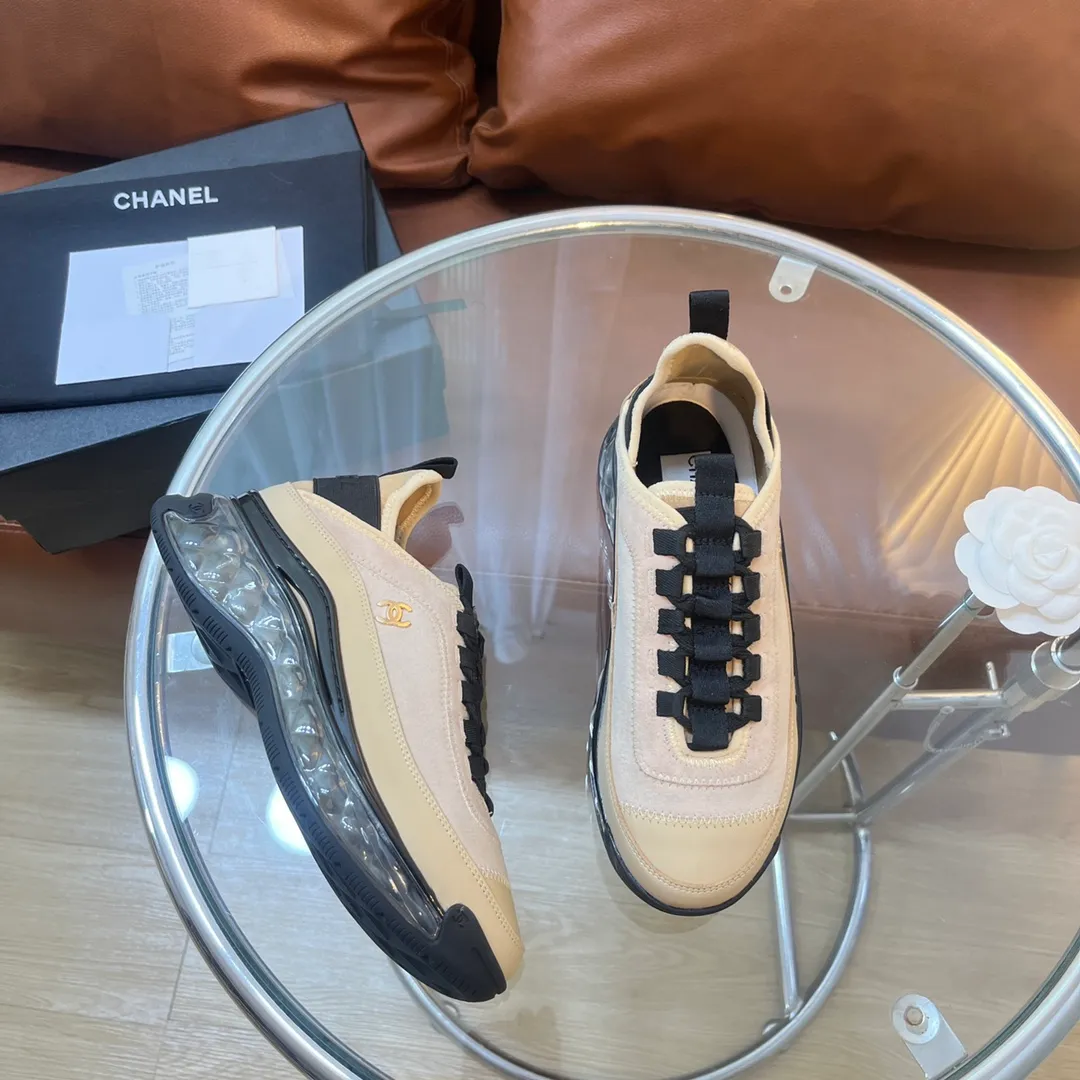 👟👟Ex-factory price 600👟👟 [Long-term supply of high-end versions] ⚠️Note: This model has many colors and the market has a complete range of colors. Welcome to consult ~ chanel Chanel Xiaoxiang casual sports shoes for couples and dad shoes for couples. The original version of the counter is 1:1, each color is accurately matched, and the internal standard is coded. ❣️Fabric material: original imported cow down + imported fabric, ❣️Inner material: imported breathable velvet, ❣️Outsole material: Original 1:1 mold opening, 3 layers of TPU ❣️Number of sizes: Women's 35-42 Men's 39-46 (Men's ➕10) Couple's version (with full set of high-end packaging)